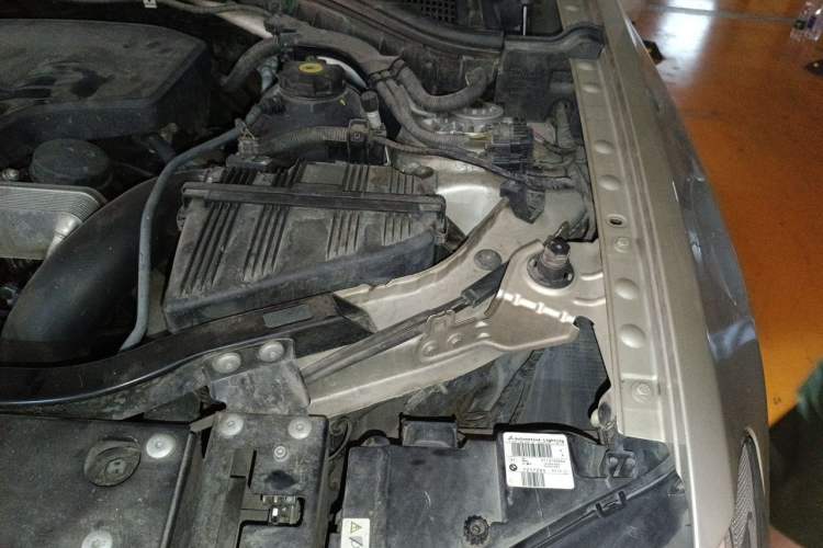 Used BMW X3 2013 Facelifted xDrive20i Luxury Edition Engine Bay Left