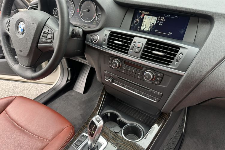 Used BMW X3 2013 Facelifted xDrive20i Luxury Edition Interior 10