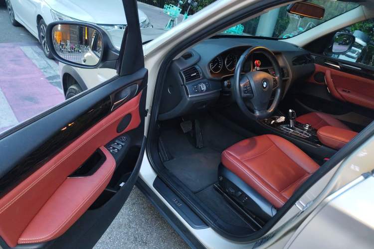 Used BMW X3 2013 Facelifted xDrive20i Luxury Edition Interior 3