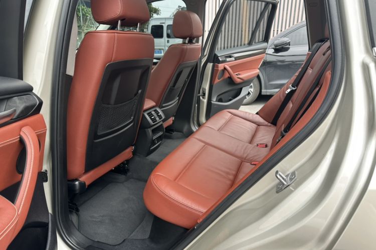 Used BMW X3 2013 Facelifted xDrive20i Luxury Edition Interior 5