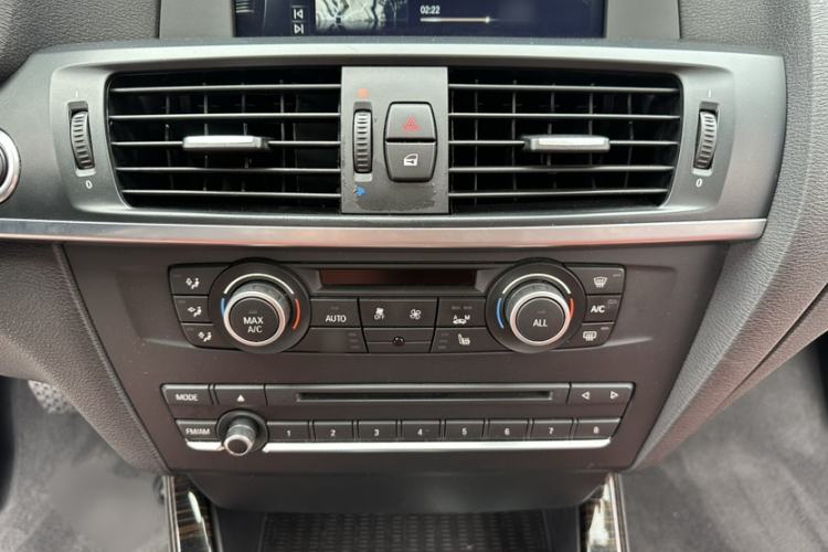 Used BMW X3 2013 Facelifted xDrive20i Luxury Edition Interior 7