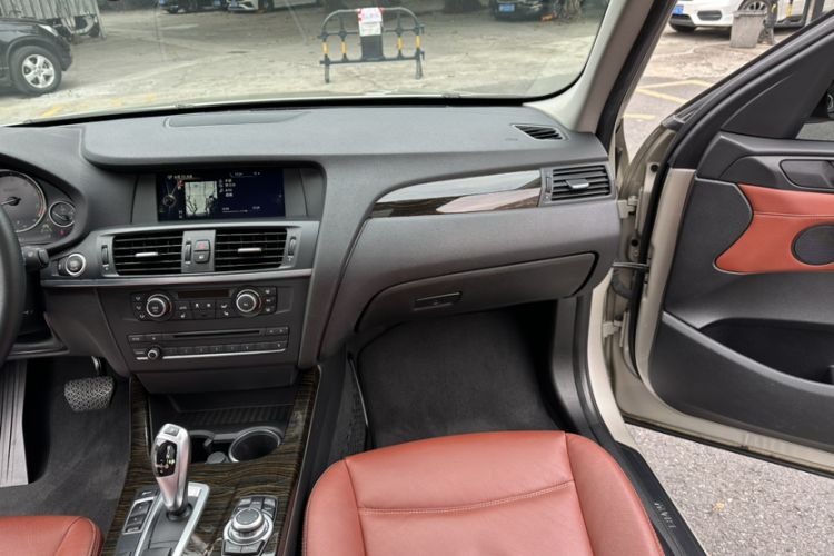 Used BMW X3 2013 Facelifted xDrive20i Luxury Edition Interior 8