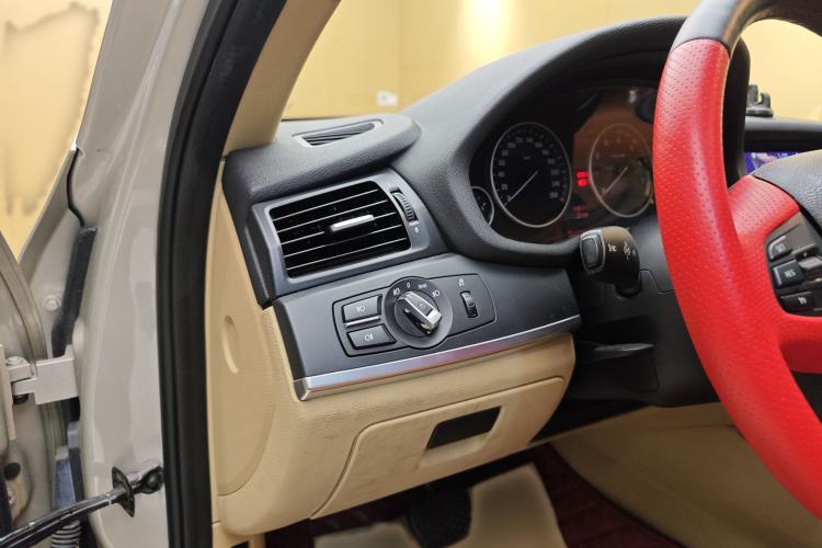 Used BMW X3 2013 Facelifted xDrive20i Luxury Edition Interior 9