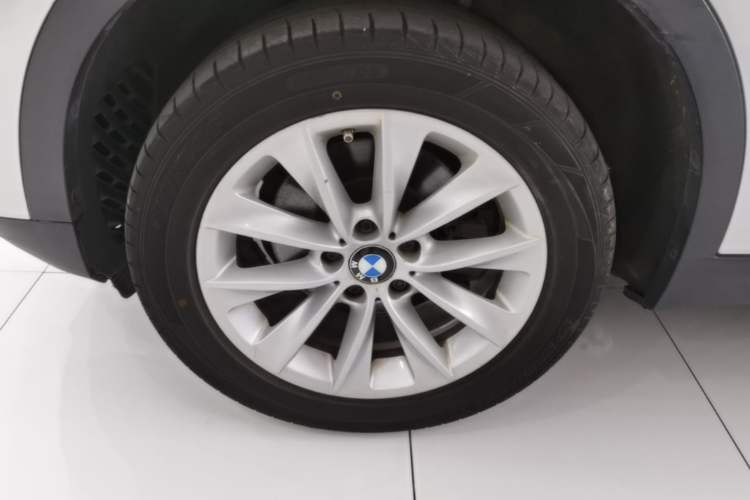 Used BMW X3 2013 xDrive20i Luxury Edition Left Front Wheel Hub