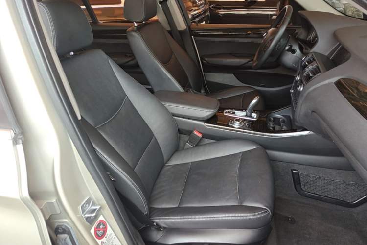 Used BMW X3 2013 Facelifted xDrive20i Luxury Edition Right Front Seat