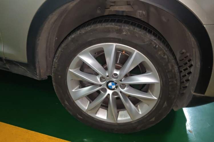 Used BMW X3 2013 Facelifted xDrive20i Luxury Edition Right Front Wheel Hub
