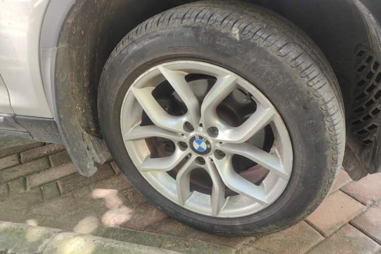 Used BMW X3 2013 xDrive28i Luxury Model Right Front Wheel Hub