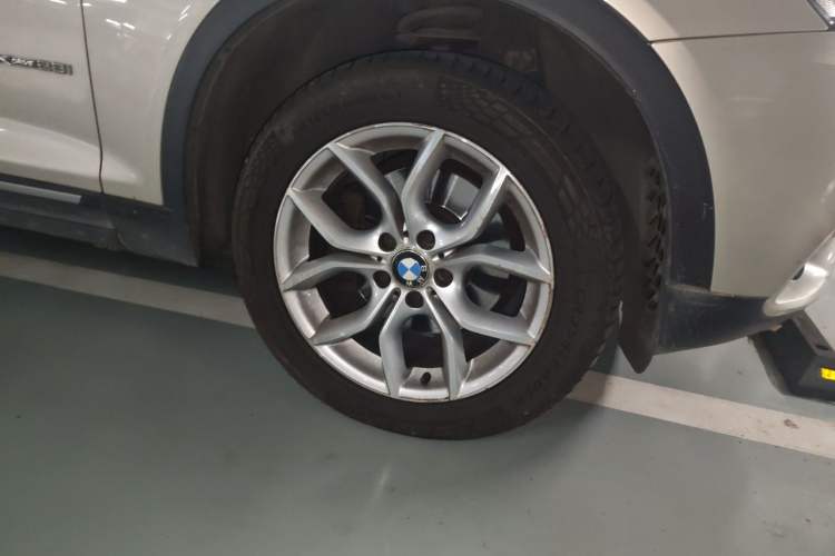 Used BMW X3 2013 xDrive28i Luxury Model Right Front Wheel Hub