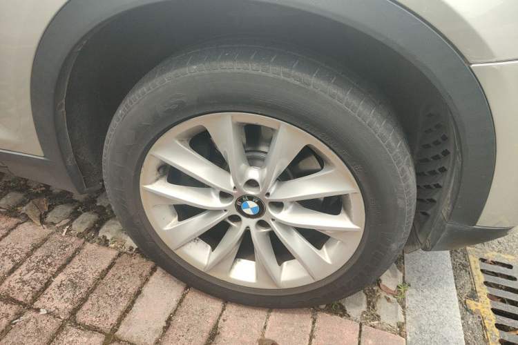 Used BMW X3 2013 xDrive20i Luxury Edition Right Front Wheel Hub