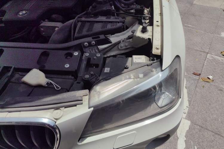 Used BMW X3 2013 xDrive20i Luxury Edition Engine Bay Left
