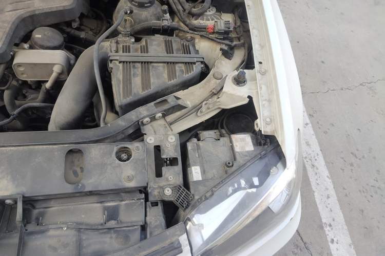 Used BMW X3 2013 xDrive20i Luxury Edition Engine Bay Left