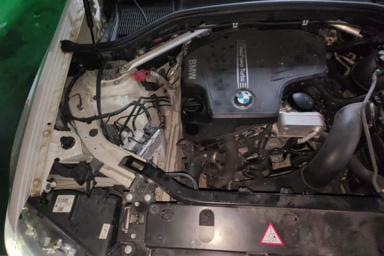 Used BMW X3 2013 Facelifted xDrive20i Luxury Edition Engine Bay Right