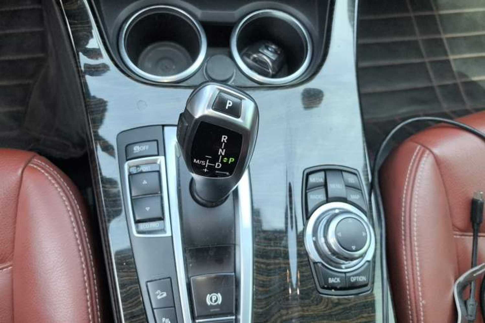 Used BMW X3 2013 Facelifted xDrive20i Luxury Edition Gear Lever