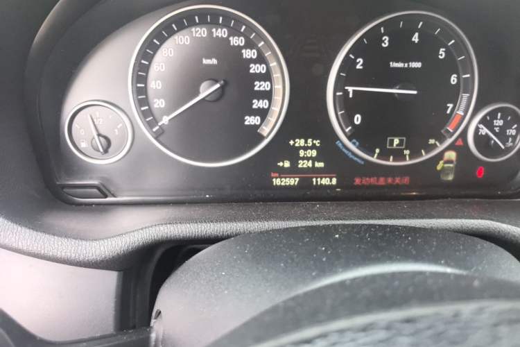 Used BMW X3 2013 xDrive20i Luxury Edition Odometer Close Up