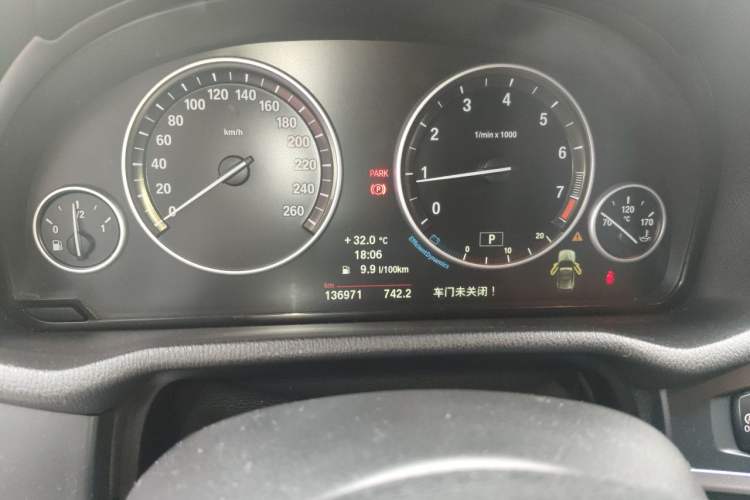 Used BMW X3 2013 xDrive20i Luxury Edition Odometer Close Up