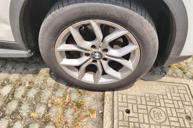 Used BMW X3 2013 Revised xDrive28i Luxury Edition Right Front Wheel Hub