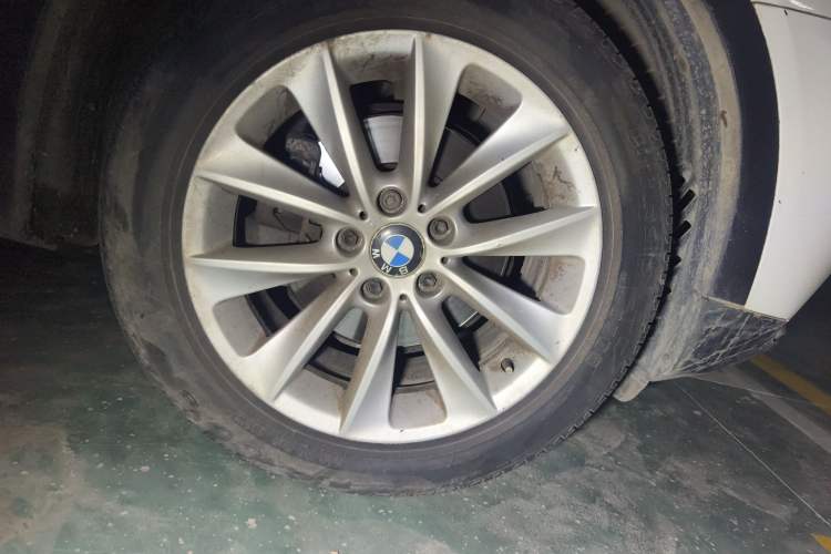 Used BMW X3 2013 xDrive20i Luxury Edition Right Front Wheel Hub