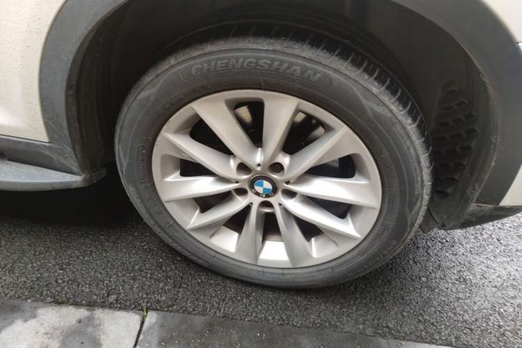 Used BMW X3 2013 xDrive20i Luxury Edition Right Front Wheel Hub