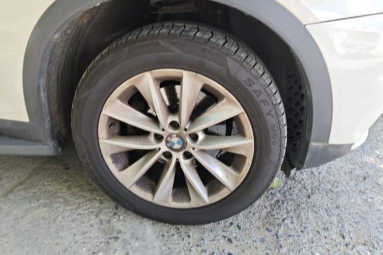 Used BMW X3 2013 xDrive20i Luxury Edition Right Front Wheel Hub
