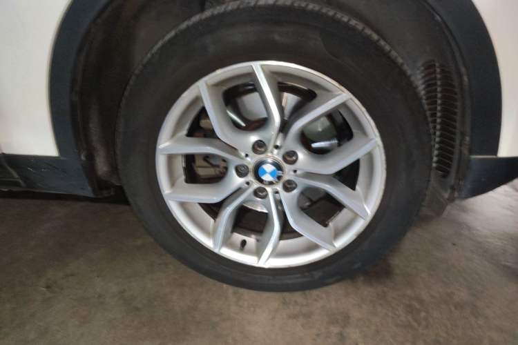 Used BMW X3 2013 Revised xDrive28i Luxury Edition Right Front Wheel Hub
