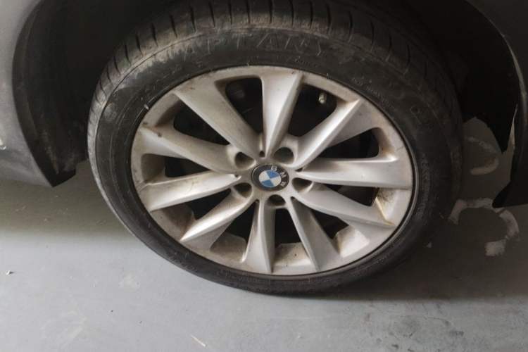 Used BMW X3 2013 Facelifted xDrive20i Luxury Edition Right Front Wheel Hub