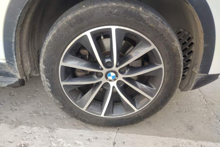 Used BMW X3 2013 xDrive20i Luxury Edition Right Front Wheel Hub