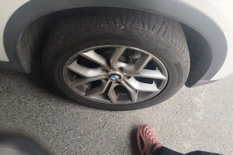 Used BMW X3  Right Front Wheel Hub