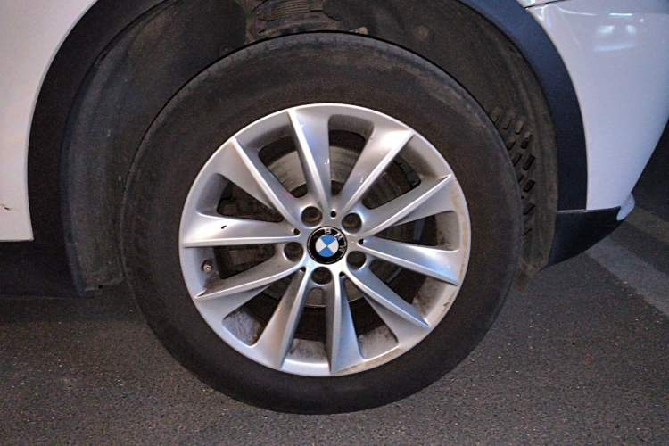 Used BMW X3 2013 xDrive20i Luxury Edition Right Front Wheel Hub