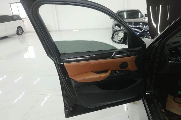 Used BMW X3 2014 xDrive28i X Design Package Interior 7