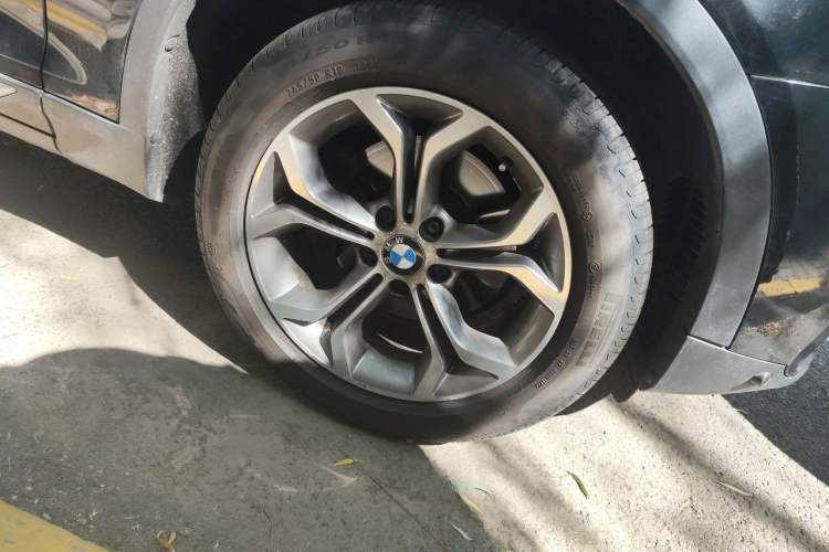 Used BMW X3 2014 xDrive28i X Design Package Right Front Wheel Hub