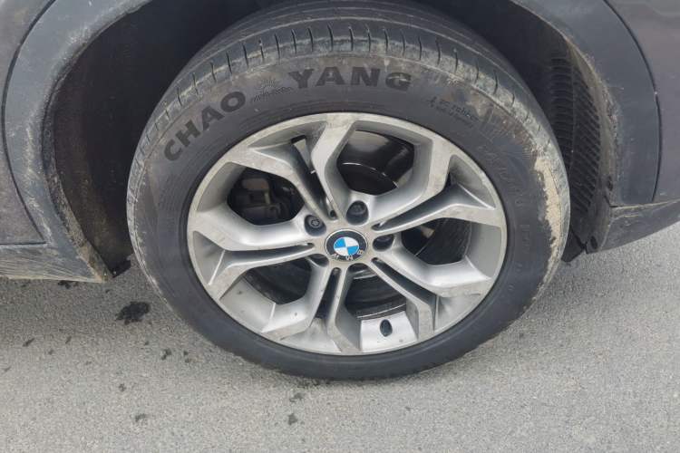 Used BMW X3  Right Front Wheel Hub