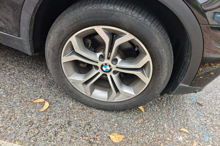 Used BMW X3 2014 xDrive20i X Design Package Right Front Wheel Hub