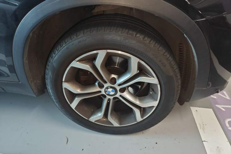 Used BMW X3 2014 xDrive28i X Design Package Right Front Wheel Hub