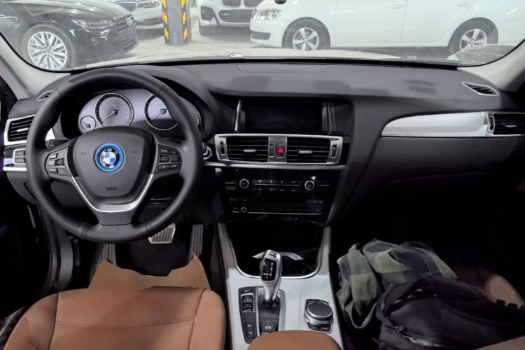 Used BMW X3 2014 xDrive28i Leading Model Center Console