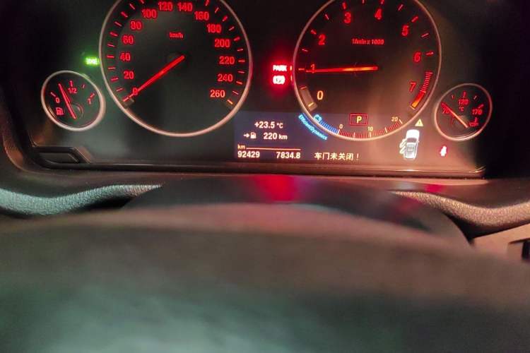 Used BMW X3 2014 xDrive20i Leading Model Odometer Close Up