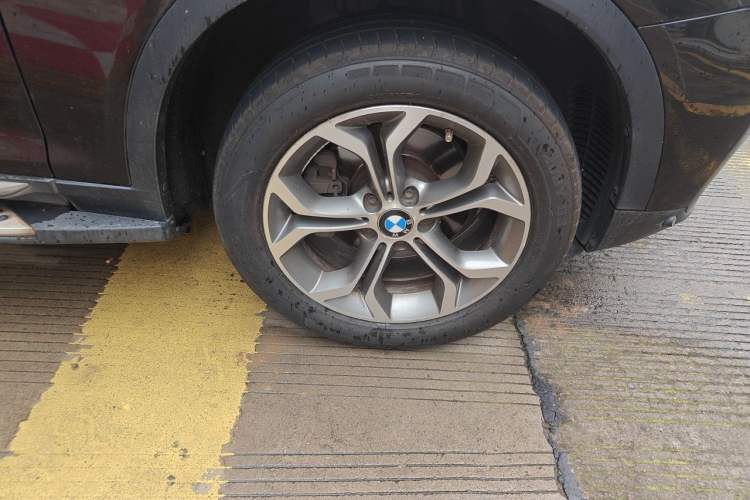 Used BMW X3 2014 xDrive20i X Design Package Right Front Wheel Hub