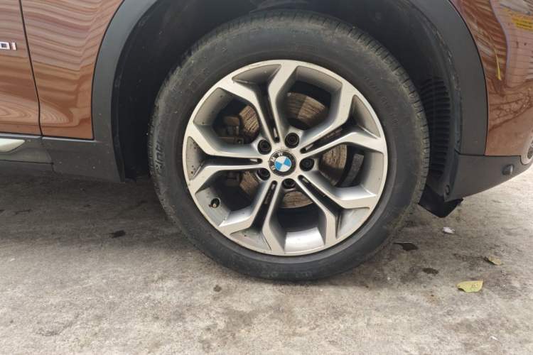 Used BMW X3 2014 xDrive20i X Design Package Right Front Wheel Hub