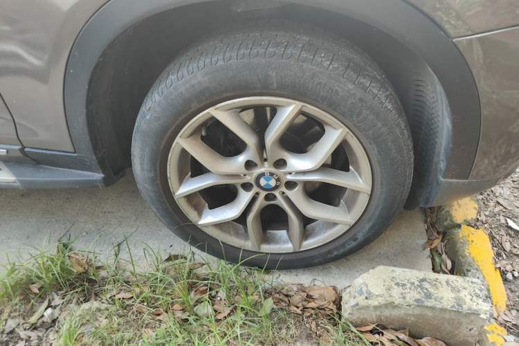 Used BMW X3 2014 xDrive28i Leading Model Right Front Wheel Hub