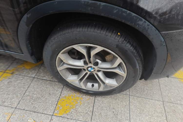 Used BMW X3 2014 xDrive20i X Design Package Right Front Wheel Hub