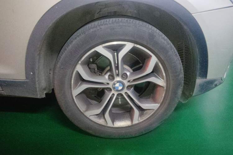 Used BMW X3 2014 xDrive20i X Design Package Right Front Wheel Hub