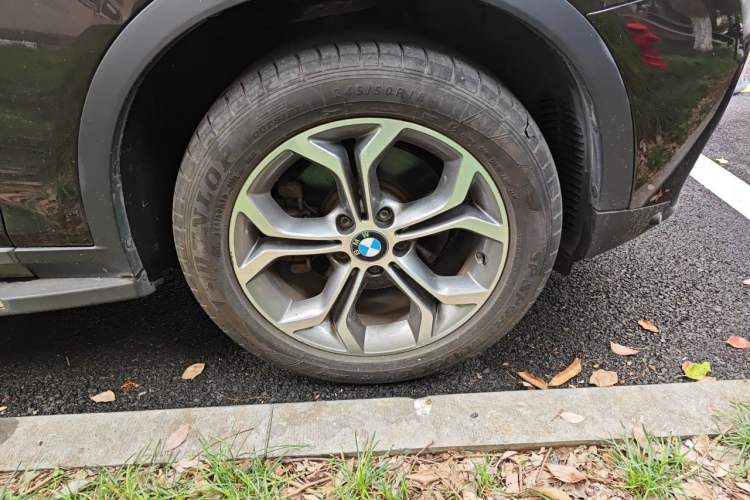Used BMW X3 2014 xDrive20i X Design Package Right Front Wheel Hub