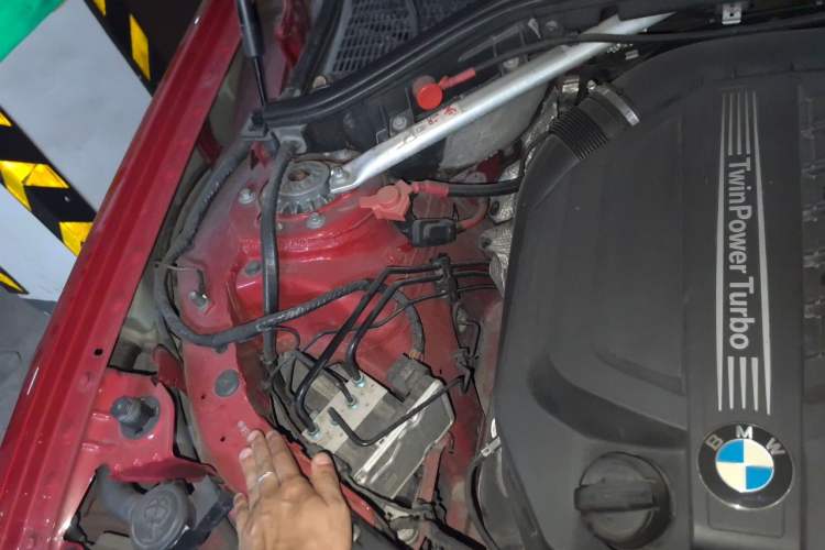 Used BMW X3 2014 xDrive35i M Sport model Engine Bay Right