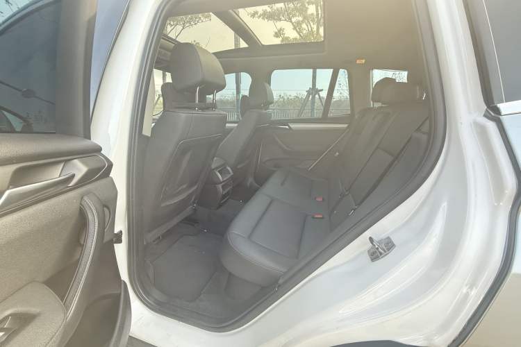 Used BMW X3 2014 xDrive20i Leading Model Interior 2