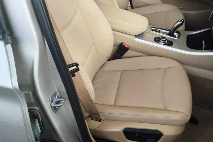 Used BMW X3 2014 xDrive20i Leading Model Right Front Seat