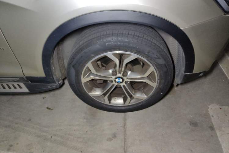 Used BMW X3 2014 xDrive20i X Design Package Right Front Wheel Hub