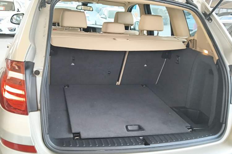 Used BMW X3 2014 xDrive20i Leading Model Trunk