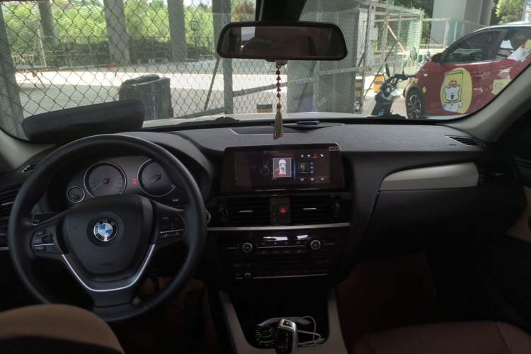 Used BMW X3 2014 xDrive28i Leading Model Center Console