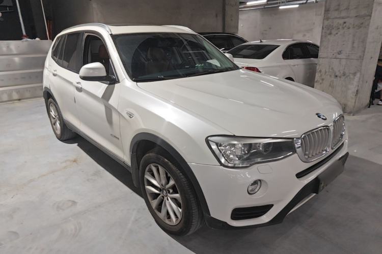 Used BMW X3 2014 xDrive28i Leading Model Front Right 45 Deg