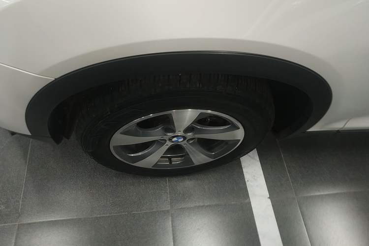 Used BMW X3 2014 xDrive20i Leading Model Left Front Wheel Hub