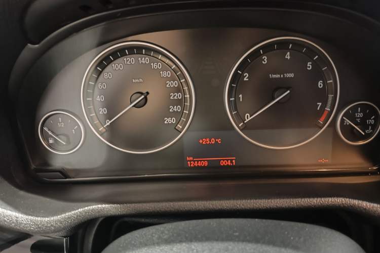 Used BMW X3 2014 xDrive28i Leading Model Odometer Close Up